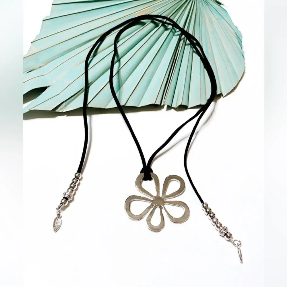 Silver flower pendant  S212 - Picture 2 of 3